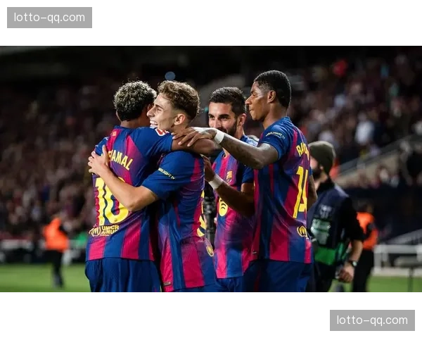 巴萨左路防守漏洞成顽疾，边后卫与中卫协防配合需加强